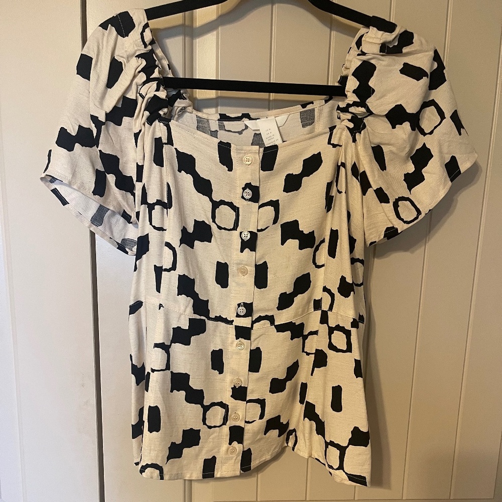 H&M black and white top. Size medium